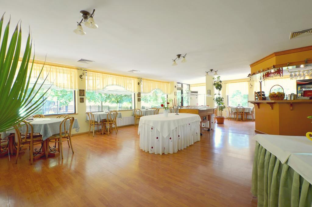 Family Hotel Fenerite Gabrovo Ngoại thất bức ảnh