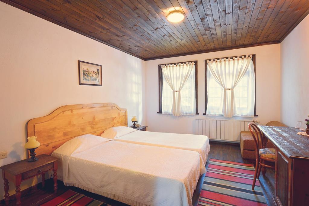 Family Hotel Fenerite Gabrovo Ngoại thất bức ảnh