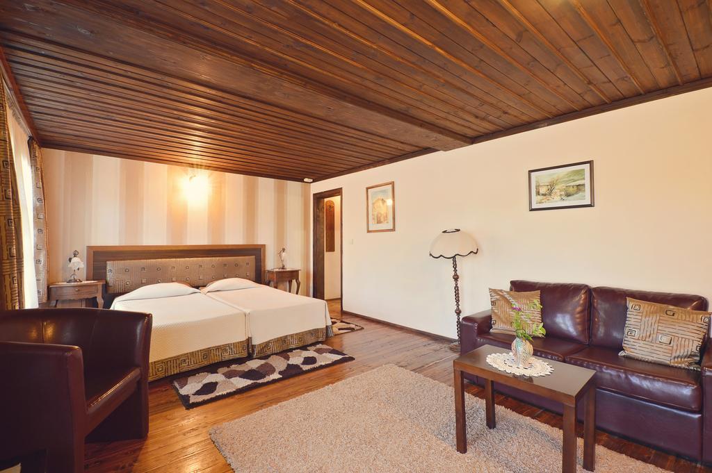 Family Hotel Fenerite Gabrovo Ngoại thất bức ảnh