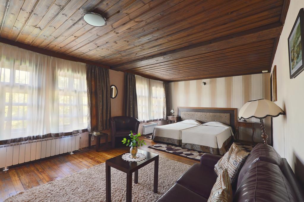 Family Hotel Fenerite Gabrovo Ngoại thất bức ảnh