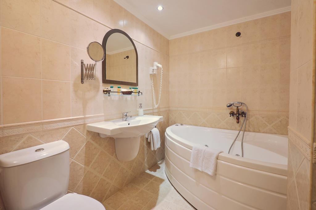Family Hotel Fenerite Gabrovo Ngoại thất bức ảnh