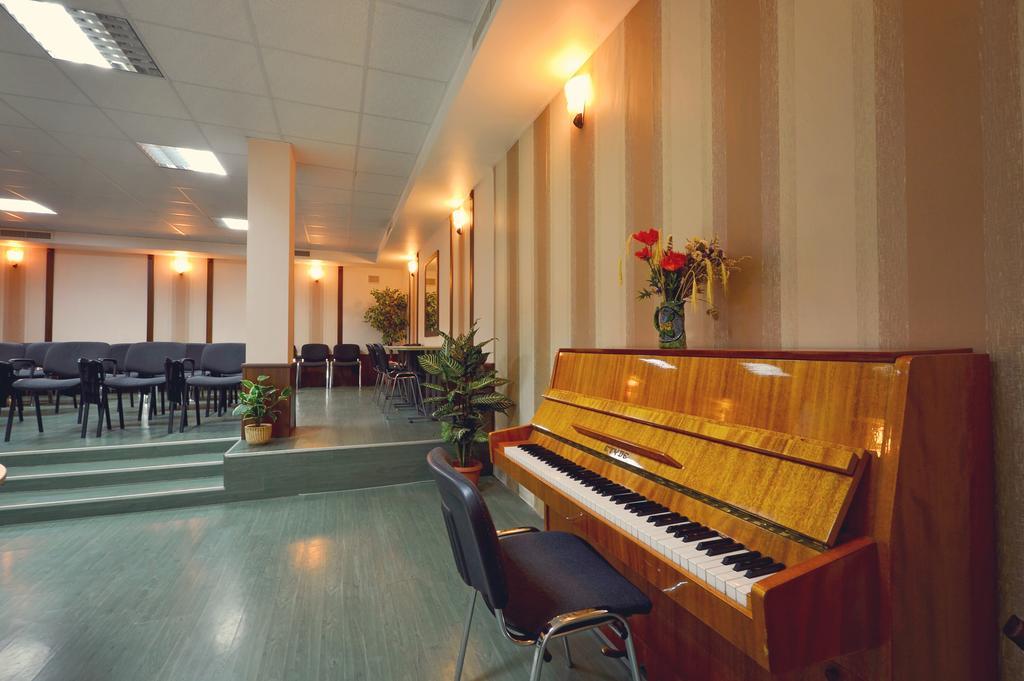 Family Hotel Fenerite Gabrovo Ngoại thất bức ảnh