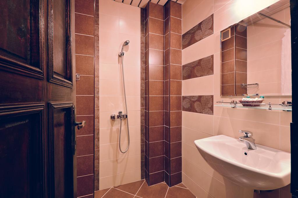 Family Hotel Fenerite Gabrovo Ngoại thất bức ảnh