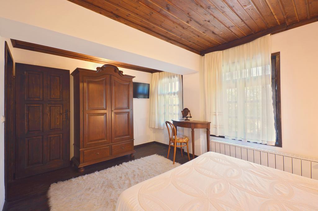 Family Hotel Fenerite Gabrovo Ngoại thất bức ảnh