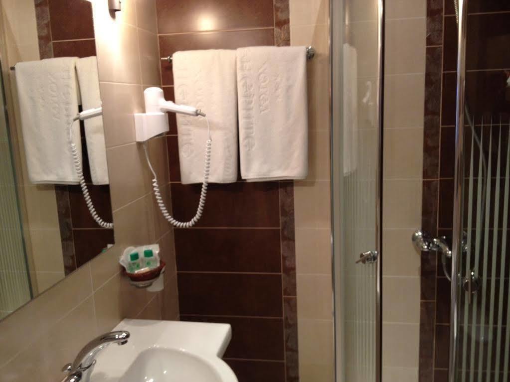 Family Hotel Fenerite Gabrovo Ngoại thất bức ảnh