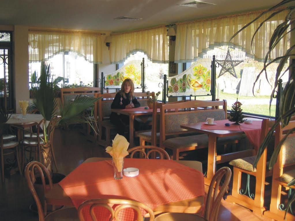 Family Hotel Fenerite Gabrovo Ngoại thất bức ảnh